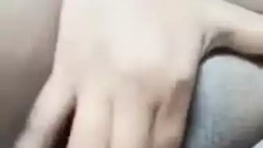 Naked Desi bombshell gently massages her XXX vagina in the bedroom