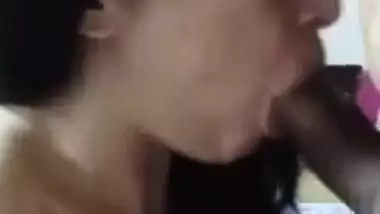 Stunning Desi hottie gives XXX blowjob to her lustful boss at work