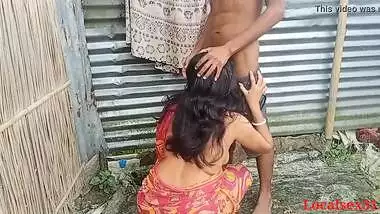 Bengali bhabi in red saree blows Desi hubby and has XXX sex outdoors