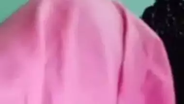 Chubby bhabhi naked pussy rubbing on video call