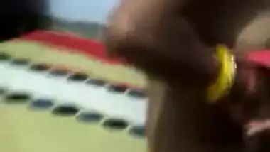 Solo sex video of Indian girl who tries to change pink bra on camera