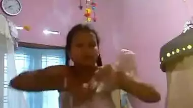 Chubby Indian village XXX girl plays with her pink pussy on selfie cam MMS