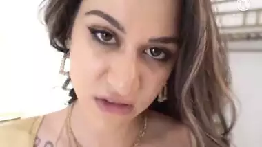 Zoya Ne Covid 19 Me Kiraya Maaf Krvane Ke Liye Khub Choot Di With Bella Rico