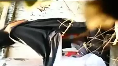 HD sex video of a young couple enjoying a quick outdoor fuck