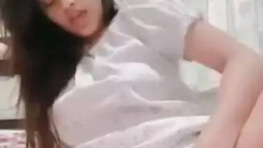 Fingers are supposed to help the Desi girl reach orgasm in XXX video