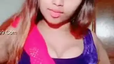 Joyful Desi chick in XXX sari provocatively moves her dazzling body