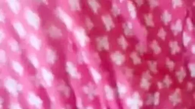 Bangladeshi girl in pink saree shows off her Desi XXX pussy on cam