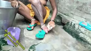 Today Exclusive- Desi Village Bhabhi Outdoor Bathing Record For Lover