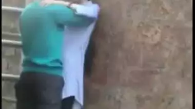 Gal caught sneakily making out with lover in outdoor Desi mms action