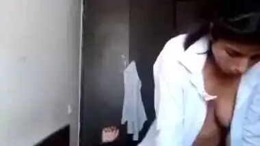 Indian girl in white shirt gives sexual pleasure to loved man on cam