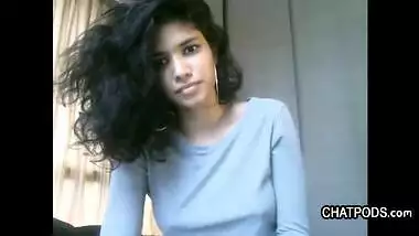 Skinny Desi webcam sex model wears blue T-shirt and never takes it off