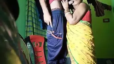 INDIAN Bhabhi XXX Wet pussy fuck with electrician in clear hindi audio | Fireecouple