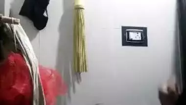 Sexy Bhabhi Bathing and Fingering 6 Clip-Merged into single File