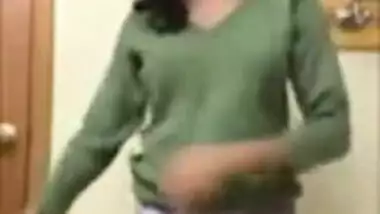 Free sex video of a hot college girl stripping and seducing her lover