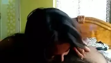 Juicy Desi XXX whore sucks her neighbour’s fat cock on cam MMS