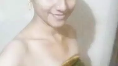 Desi milf exposing nude