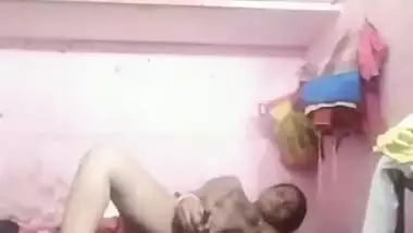 Super horny Desi XXX bitch masturbating her pussy with dildo on cam