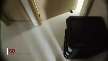 Me Follo A Mi Hermanastra Despues De Recogerla De Su Viaje - Porno En Espanol