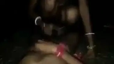 Village XXX whore has pussy fucked by Desi neighbour in the fresh air