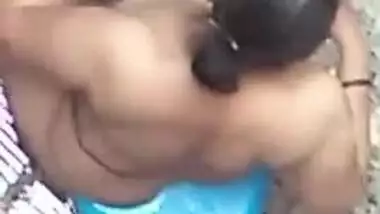 Spy XXX video of village aunty taking bath in outdoor taken by her lewd neighbor