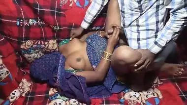 Desi guy sticks his XXX penis into his wife's twat for the camera