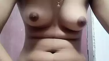 Hyderabad girl records her Indian viral porn MMS in bathroom