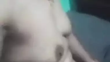 Slim village bhabhi makes nude XXX video for her horny Desi lover