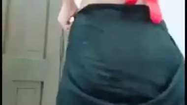 Ever-horny Desi stunner strips to the music for Mujra XXX party