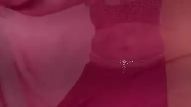 Desi MILF with fat sex belly exposes her XXX navel on the camera