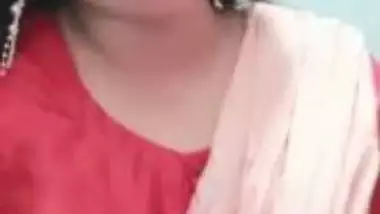 Cute Chamet girl naked chat with follower for money