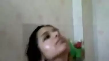 Today Exclusive- Cute Look Desi Girl Record Her Bathing Selfie