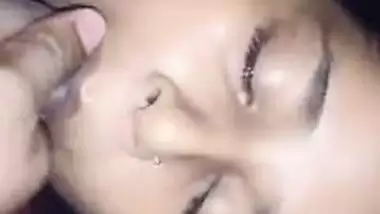 Bihari Desi XXX babe gives a nice blowjob to her father’s friend MMS