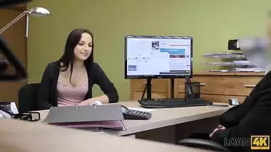 LOAN4K Il sesso è ciò che fa la ragazza in cambio di un prestito bancario
