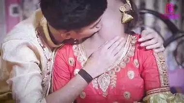 Young Desi XXX babe is bonked by hubby in wedding night MMS video