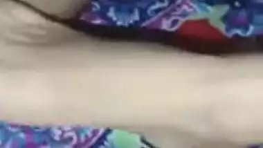 Desi XXX couple broadcasts hot oral sex via amateur cam in dirty adobe