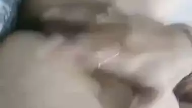 Sexy lady records her nude MMS while fingering