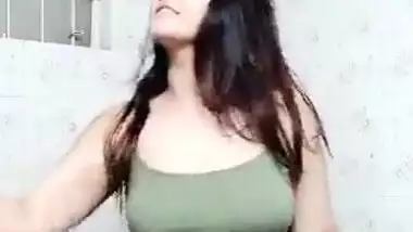 Indian desi sex MMS of a big girl showing her wet nude body