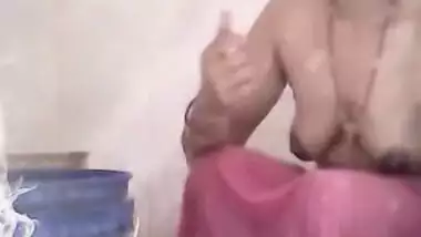 Today Exclusive- Bihari Bhabhi Record Her Bathing Video For Lover Part 3