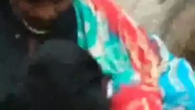 Hot desi girl caught sucking bf cock in park