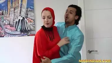 Niks Indian - Hijabi Muslim Wife Of An Old Man Gets Fucked By Another Man
