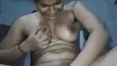 Dehati Desi girl shows off XXX sweet pussy in this hot solo video