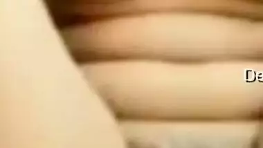 Desi whore strips and actively XXX drills her twat with long dildo