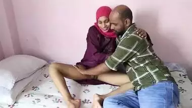 A hijabi girl takes her lover’s dick in a Bangladeshi xxx video