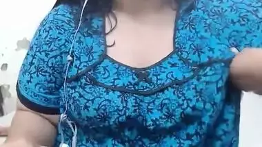 Indian Desi Aunty Talking Dirty And Showing Her Hairy Pussy To Her Customer