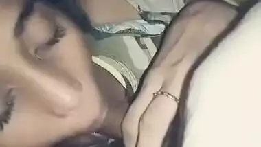 Desi model performs an oral XXX show with her boyfriend on phone camera