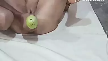 Madrchod Ne Meri Chut Main Loki Daal Di Or Mera Peshab Nikal