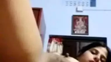 Sexy Bengali beauty rubbing her pussy video