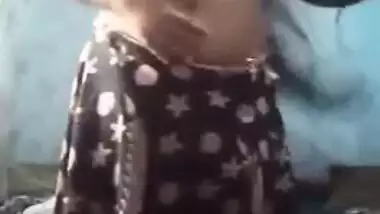 Guy pays Desi wife for a hot XXX striptease to make the MMS video