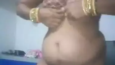 Nude XXX show of village Desi chick taking off all clothes at home