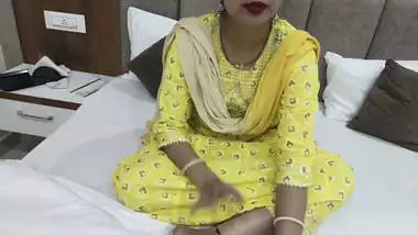 Slutty stepmom sucks my cock, I put my tongue in her pussy and I fuck her real hard! In hindi audio